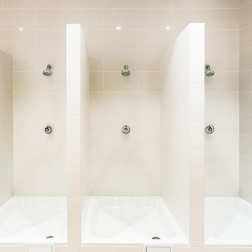 Llave Trebol De Ducha Temporizada Con Salida